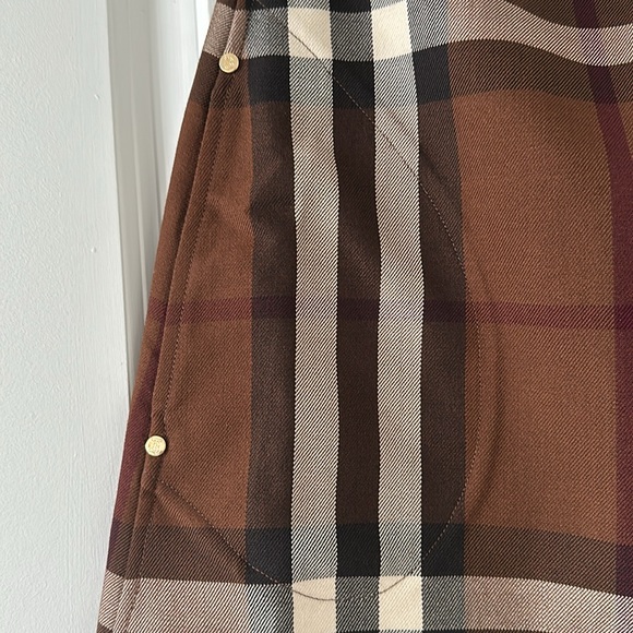 💯- New Authentic Burberry Wool Skirt with Classic Check Pattern - Picture 6 of 14